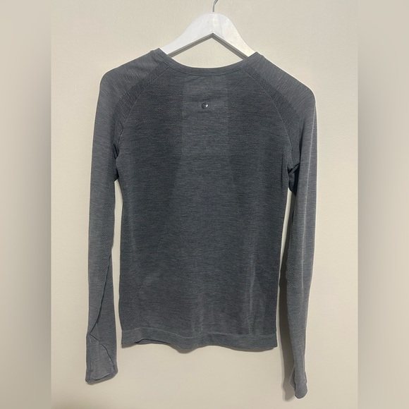 lululemon athletica Gray Long Sleeve Aerial Silk Top - Picture 4 of 7